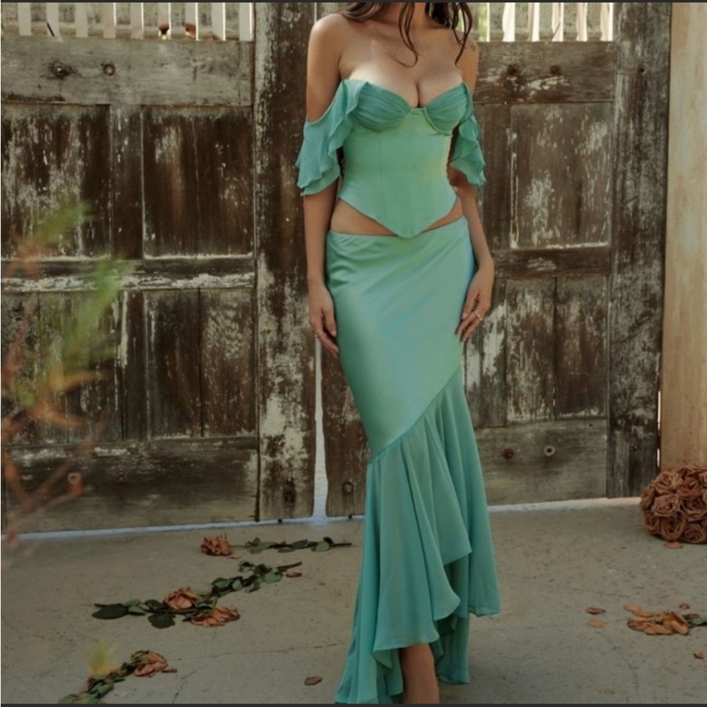 HOUSE OF CB 'Isabella' Jade Ruffle Sleeve Corset NWOT - Picture 6 of 15